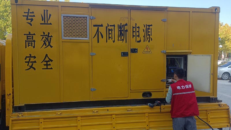 青岛柴油发电机组和UPS电源配合使用时，如何避免切换过程中的电力中断？